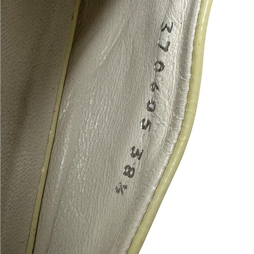 Gucci Women's Cream Leather Pumps - Picture 8 of 16
